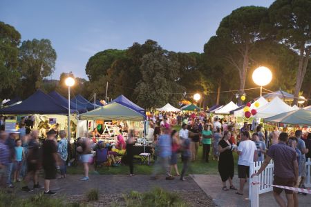 People shopping at the Campbelltown Moonlight Markets held at Thorndon Park.