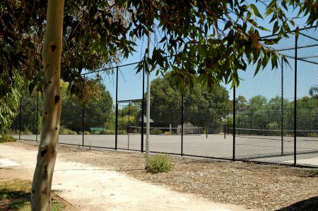 Charlesworth Park Tennis Courts