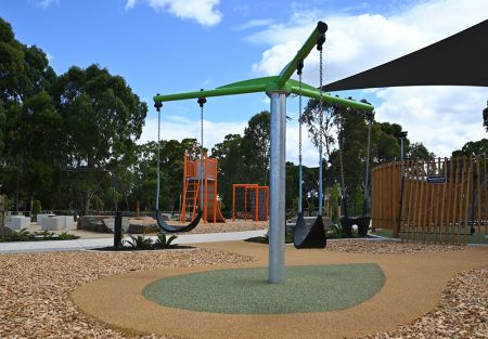 Thorndon Park Playground - Spinning Swing