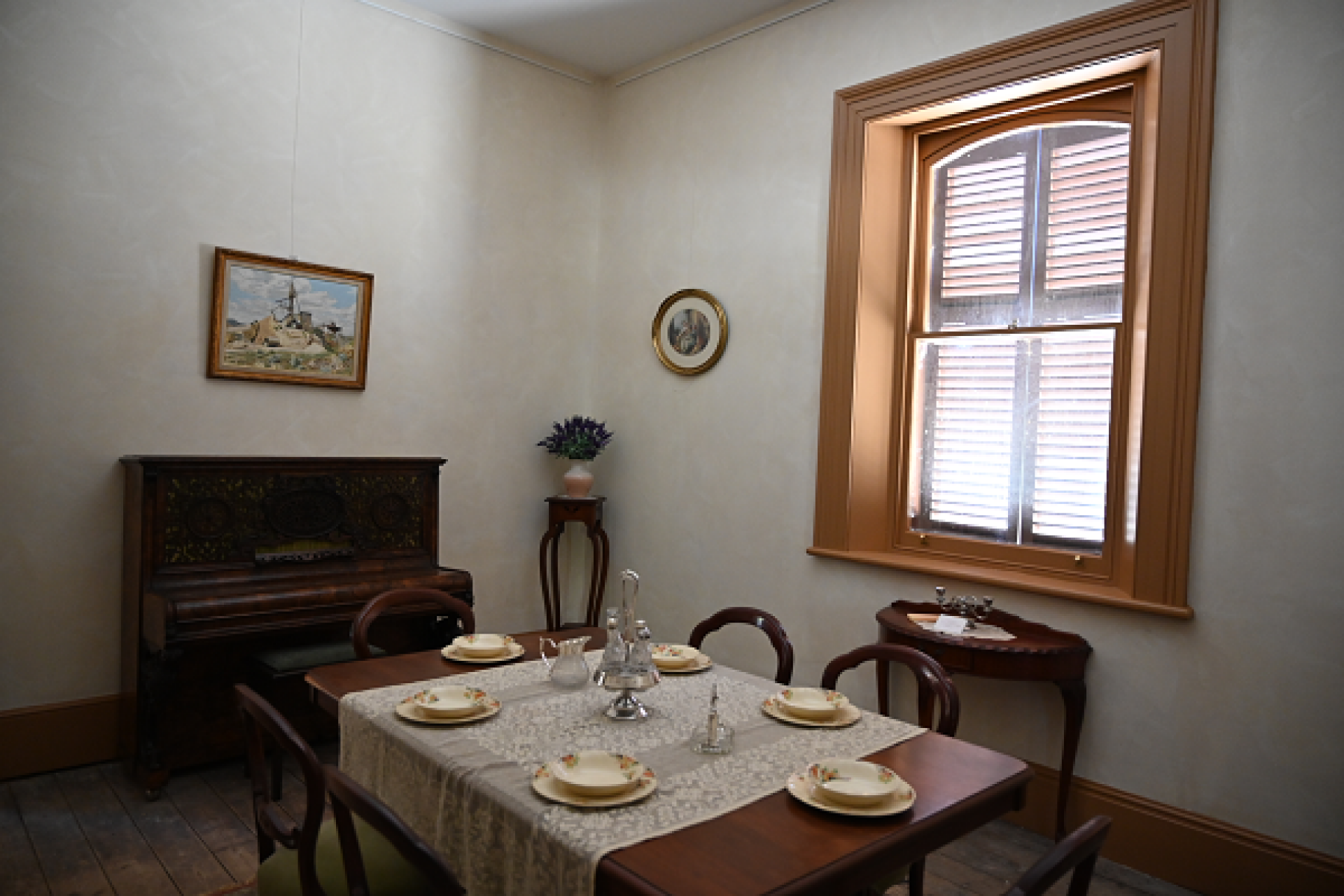 Lochend House dining room.