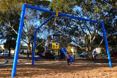Flinders Parade Reserve - Nest Swing