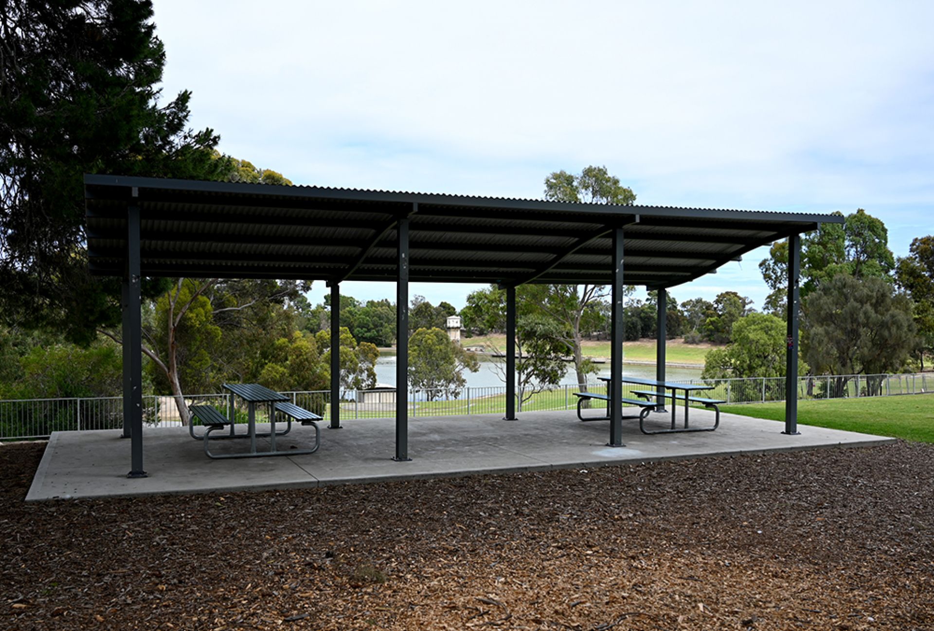 Thorndon Park shade structure and picnic area