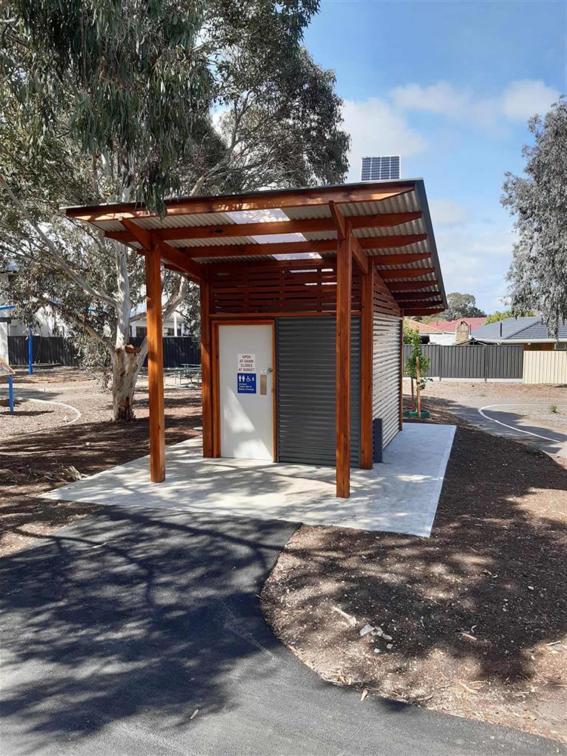 Flinders Parade Reserve - Public Toilet