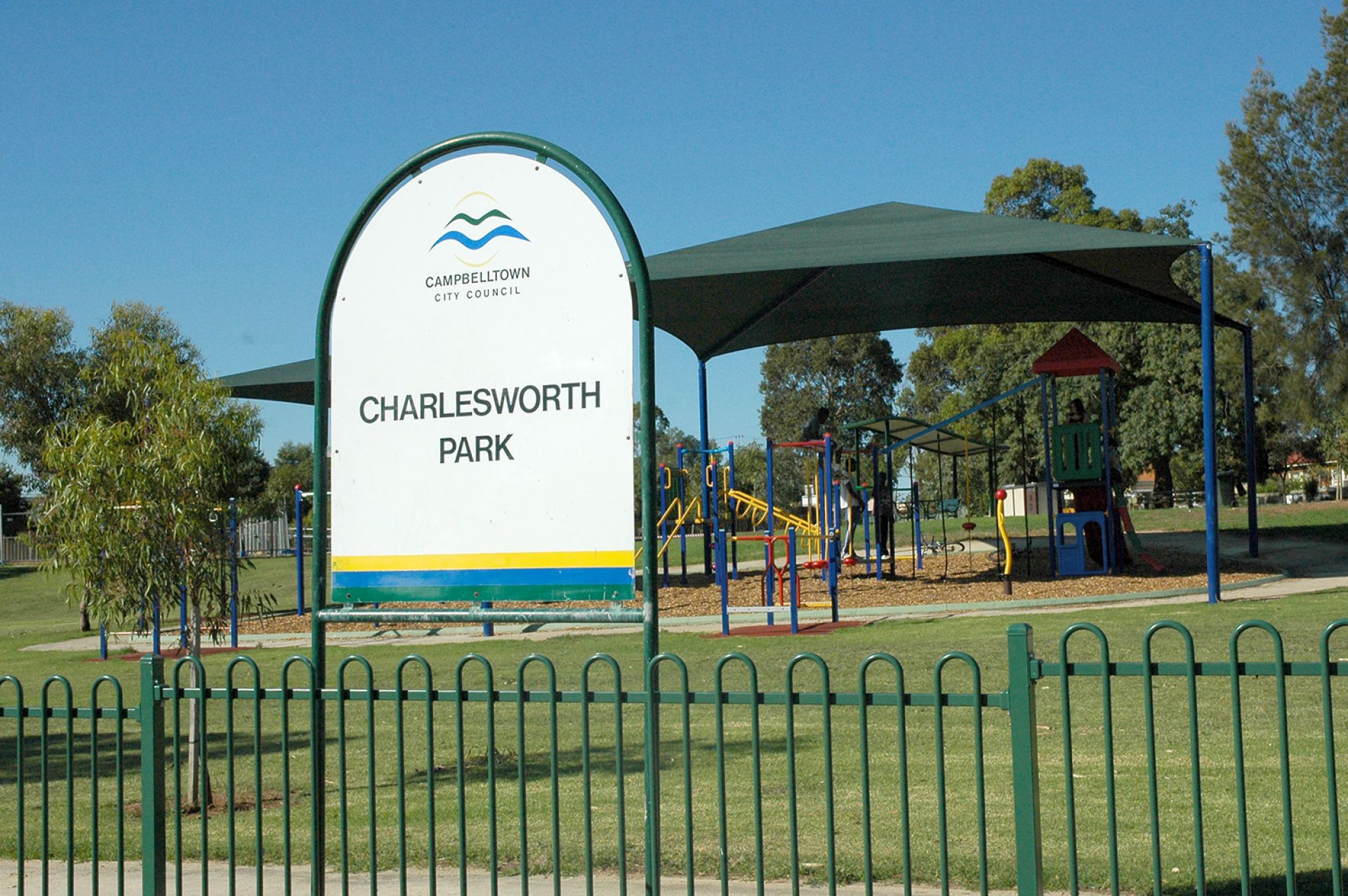 Charlesworth Park Entrance